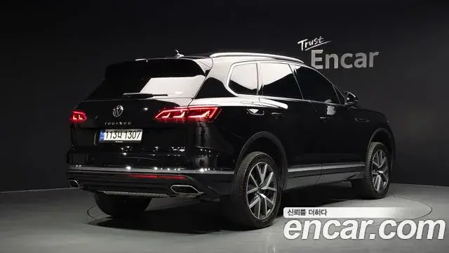 Volkswagen Touareg 2023 — Şəkil 9/20