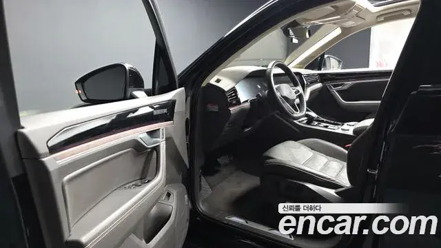 Volkswagen Touareg 2023 — Şəkil 12/20