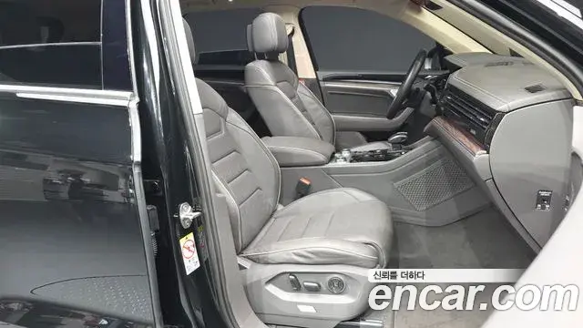 Volkswagen Touareg 2023 — Şəkil 17/20