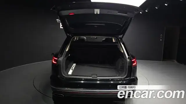 Volkswagen Touareg 2023 — Şəkil 16/20
