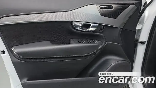 Volvo XC90 2020 — ფოტო 9/37