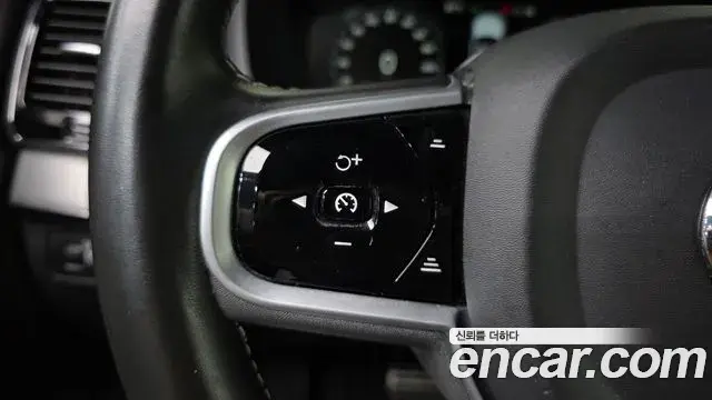 Volvo XC90 2020 — ფოტო 31/37