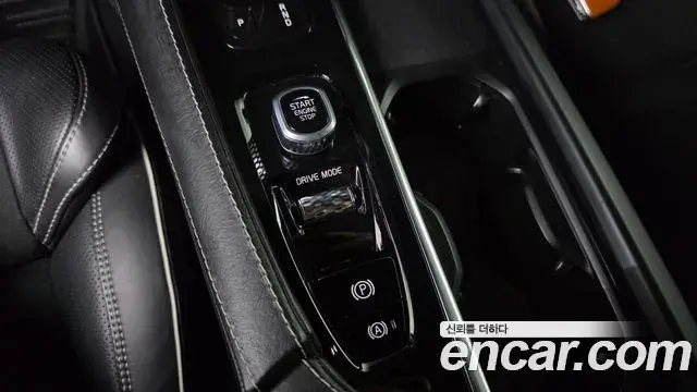 Volvo XC90 2020 — ფოტო 18/37
