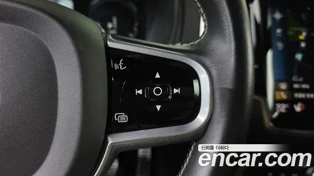 Volvo XC90 2020 — ფოტო 16/37