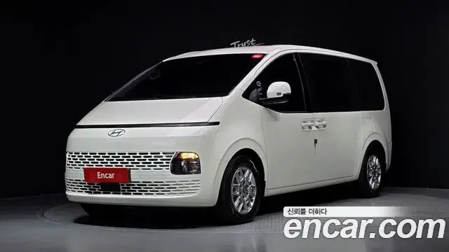 Hyundai Staria 2025 — Фото 1/20