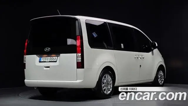 Hyundai Staria 2025 — Фото 2/20