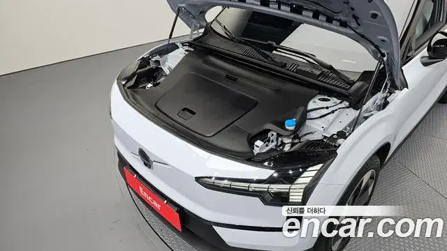 Volvo EX30 2025 — ფოტო 11/33