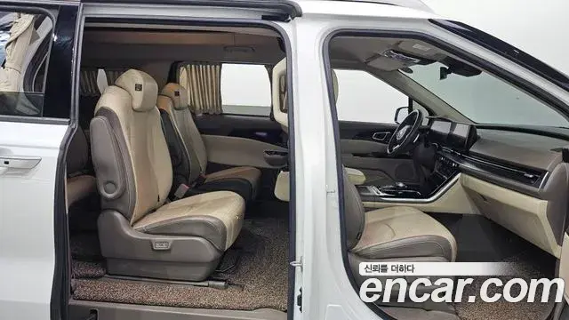 Kia Carnival 2021 — Фото 11/20