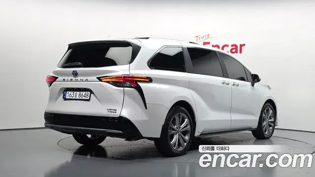 Toyota Sienna 2024 — Photo 2/20
