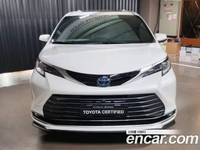 Toyota Sienna 2025 — Photo 4/18