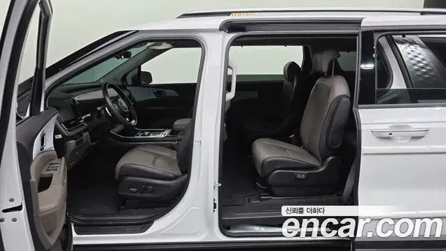 Kia Carnival 2024 — Photo 16/20