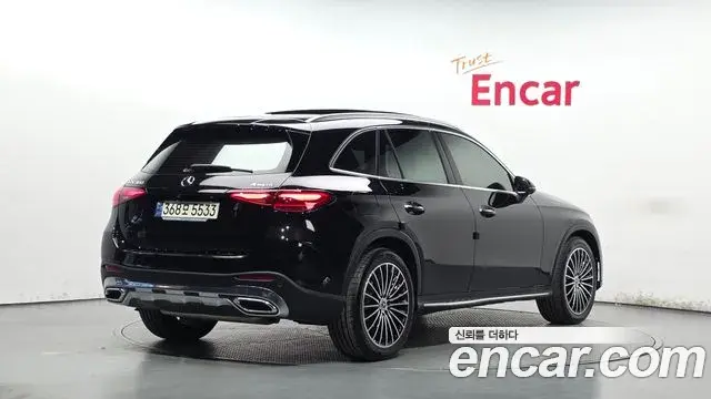 Mercedes-Benz GLC-Class 2023 — Photo 2/20