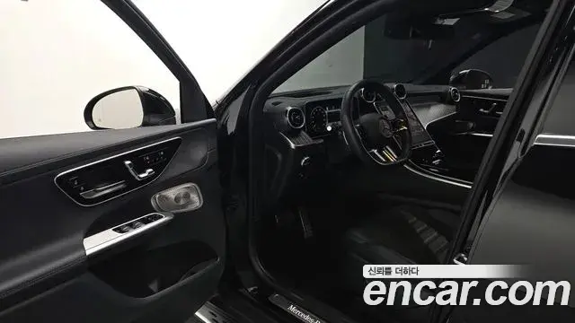 Mercedes-Benz GLC-Class 2023 — Photo 10/20