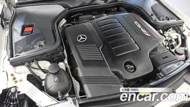 Mercedes-Benz E-Class 2022 — Photo 6/20