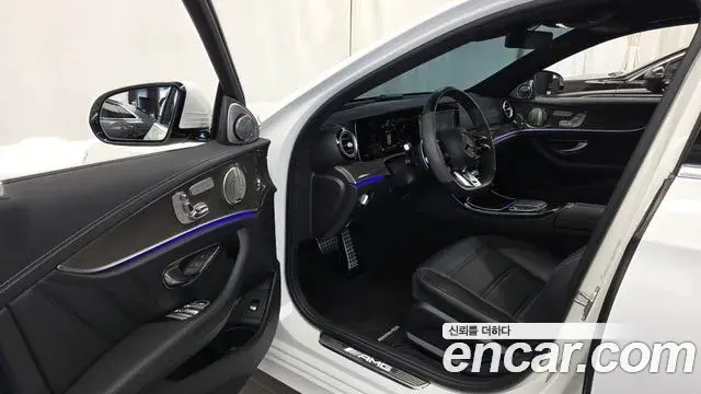 Mercedes-Benz E-Class 2022 — Photo 10/20