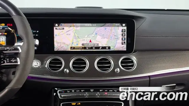 Mercedes-Benz E-Class 2022 — Photo 14/20