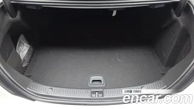 Mercedes-Benz E-Class 2022 — Photo 20/20