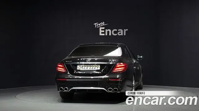 Mercedes-Benz E-Class 2019 — Photo 4/20