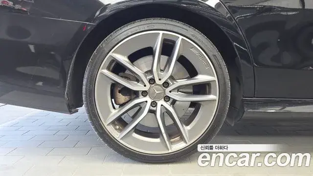 Mercedes-Benz E-Class 2019 — Photo 5/20