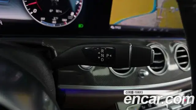 Mercedes-Benz E-Class 2019 — Photo 9/20