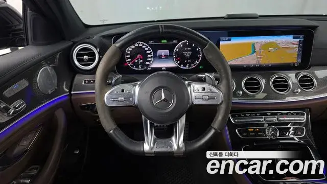 Mercedes-Benz E-Class 2019 — Photo 13/20