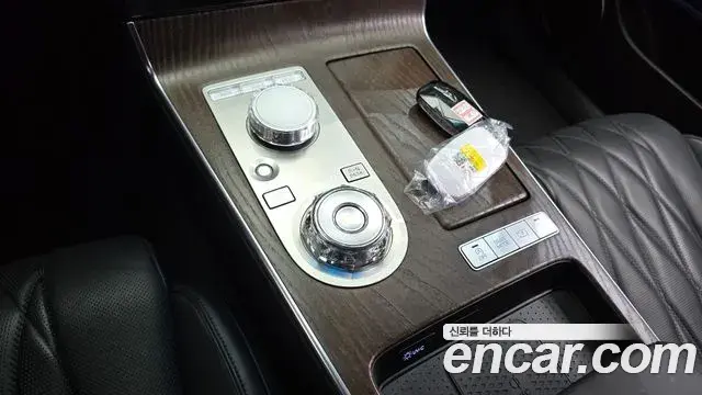 Genesis Electrified G80 2024 — Photo 9/20