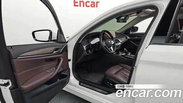 BMW 5 Series 2022 — Şəkil 10/20