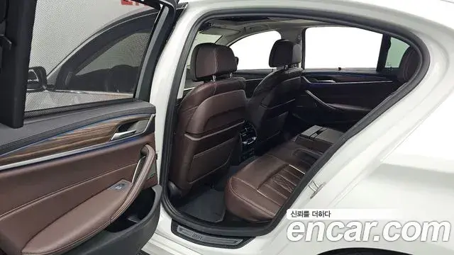 BMW 5 Series 2022 — Şəkil 12/20
