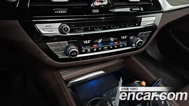 BMW 5 Series 2022 — Şəkil 17/20