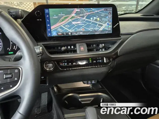 Lexus UX300h 2025 — ფოტო 15/20