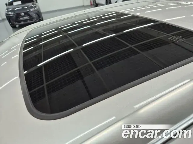 Lexus UX300h 2025 — ფოტო 18/20