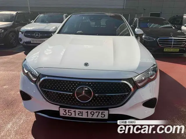 Mercedes-Benz E-Class 2025 — Photo 2/4