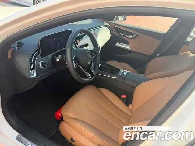 Mercedes-Benz E-Class 2025 — Photo 4/4