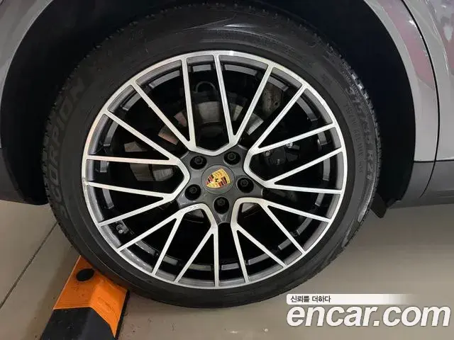 Porsche Cayenne 2020 — Photo 4/19