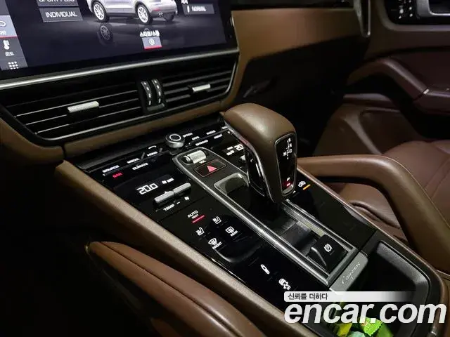 Porsche Cayenne 2020 — Photo 8/19