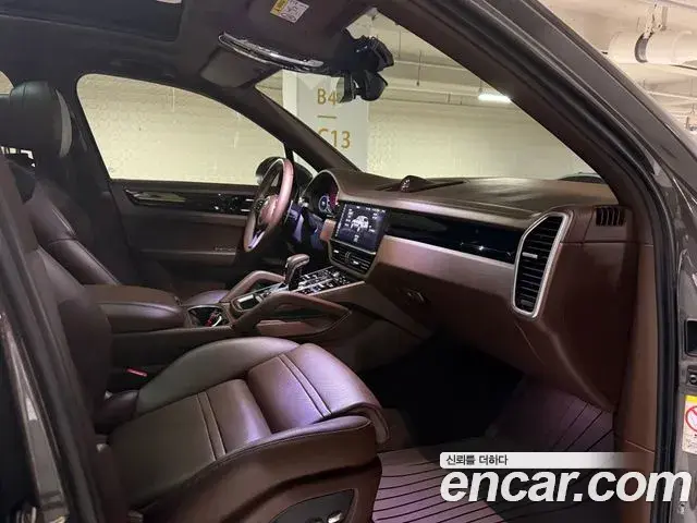 Porsche Cayenne 2020 — Photo 15/19