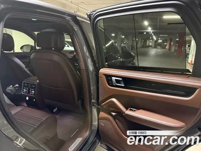 Porsche Cayenne 2020 — Photo 16/19