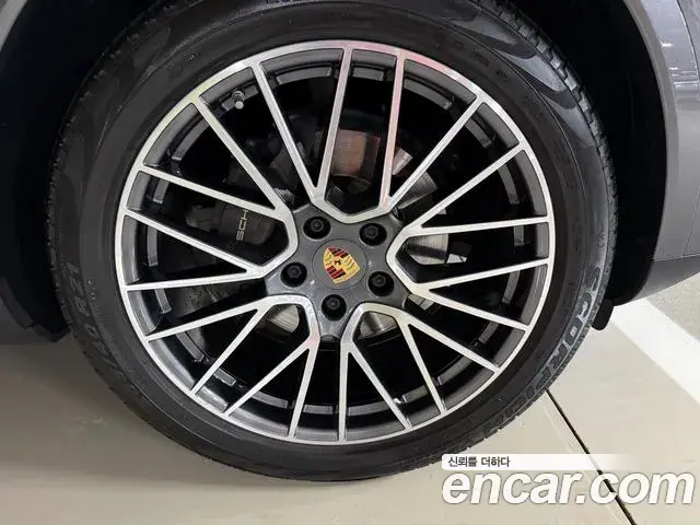 Porsche Cayenne 2020 — Photo 17/19