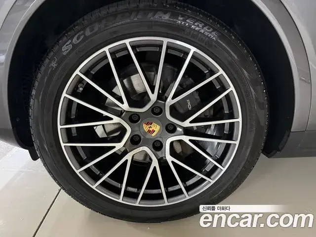 Porsche Cayenne 2020 — Photo 18/19