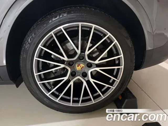 Porsche Cayenne 2020 — Photo 19/19
