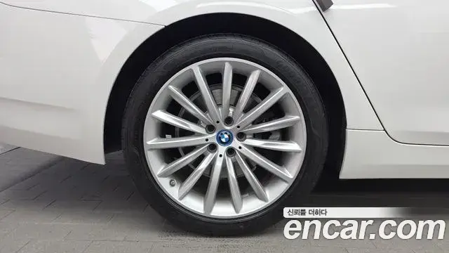 BMW 5 Series 2022 — ფოტო 4/20