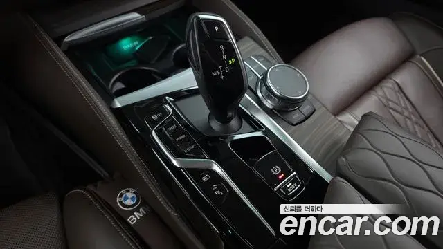 BMW 5 Series 2022 — ფოტო 8/20