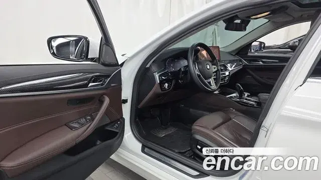 BMW 5 Series 2022 — ფოტო 9/20