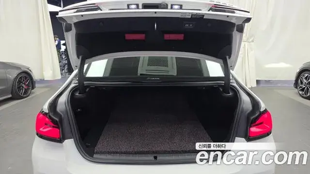 BMW 5 Series 2022 — ფოტო 19/20