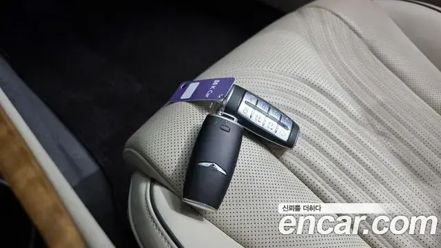 Genesis Electrified G80 2021 — Photo 15/20