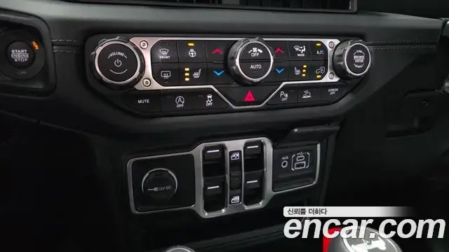 Jeep Wrangler 2024 — Фото 19/20