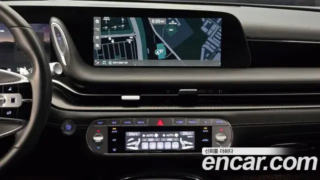 Genesis G90 2022 — Photo 13/20