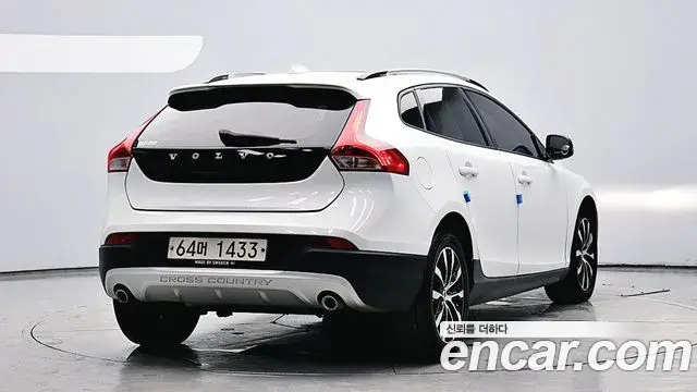 Volvo V40 Cross Country 2019 — Фото 3/20