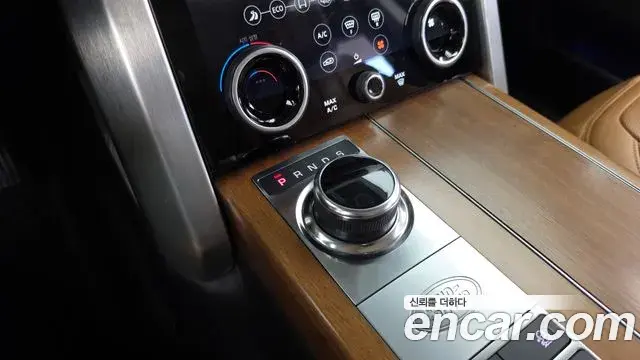 Land Rover Range Rover 2019 — Photo 9/20