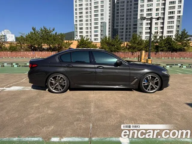 BMW 5 Series 2022 — Photo 18/20